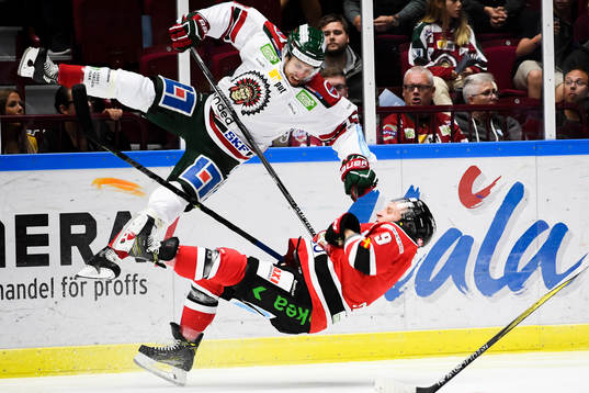 Frölundas Jonathan Sigalet och Malmö Redhawks Frederik