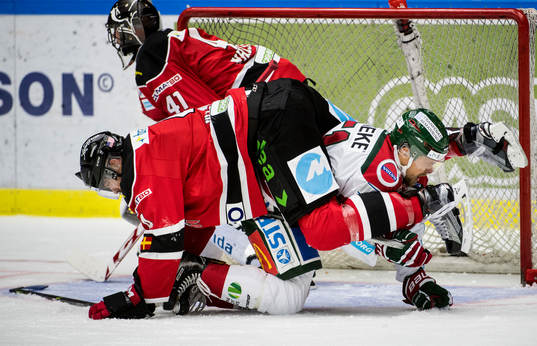 Malmö Redhawks Noah Welch och Frölundas Mats Rosseli Olsen