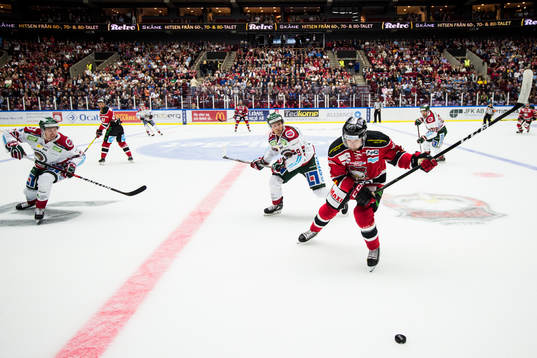 Malmö Redhawks Erik Andersson och Frölundas Casey Wellman