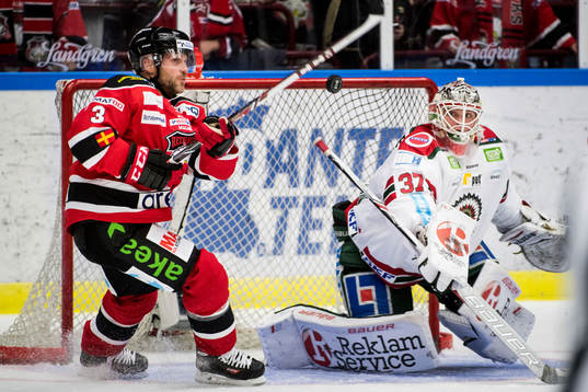 Malmö Redhawks André Benoit och Frölundas målvakt Johan