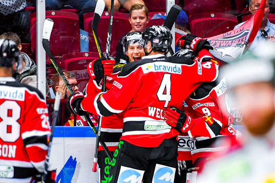 Malmö Redhawks spelare jublar