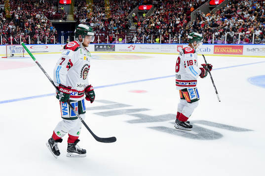 Frölundas Henrik Tömmernes och Mattias Nörstebö  deppar