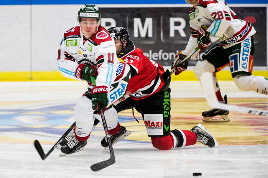 Frölundas Victor Olofsson och Malmö Redhawks Nicklas