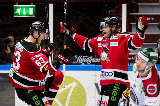 Malmö Redhawks Fredrik Händemark jublar bredvid Kim