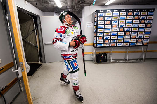 Frölundas Joel Lundqvist deppar när han lämnar isen
