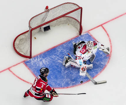 Malmö Redhawks André Benoit oroar framför Frölundas