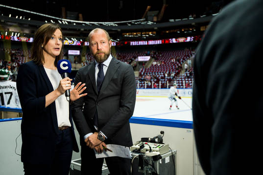 Cmores kommentator Lena Sundqvist och expert Petter