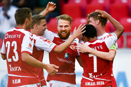 Kalmars spelare jublar