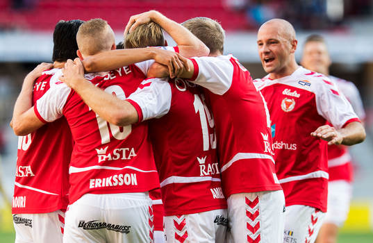 Kalmarspelarna jublar
