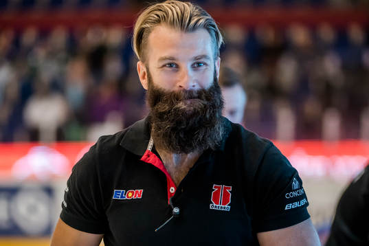 Den gamla Färjestadspelaren och numer materialaren i
