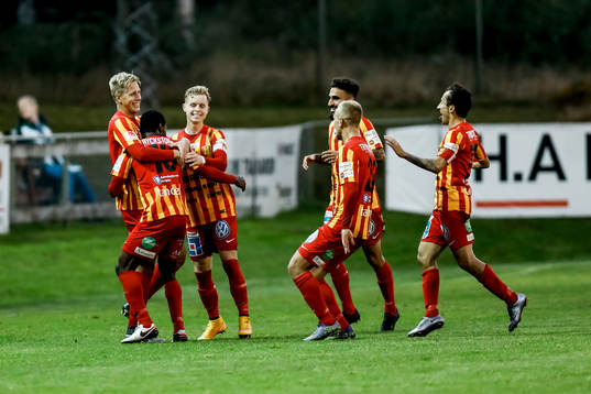 Syrianskas Success Nwosu har gjort 0-2 och jublar med