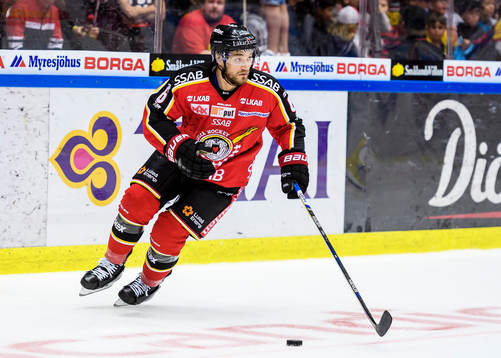 Luleås Craig Schira med pucken