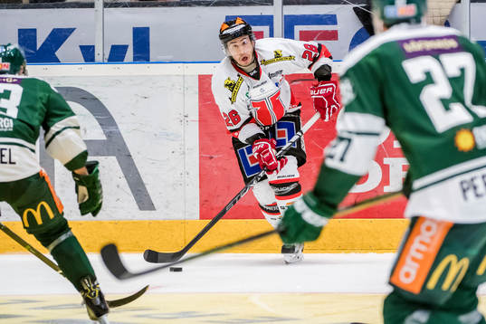 Örebros Greg Squires
