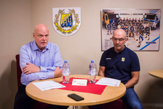 s tränare Roger Melin (v) och Södertäljes tränare Mats