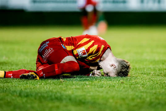 Syrianskas Viktor Wernersson har ont