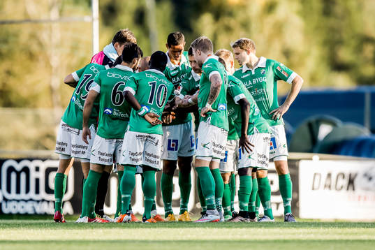 Ljungskiles  spelare laddar i grupp