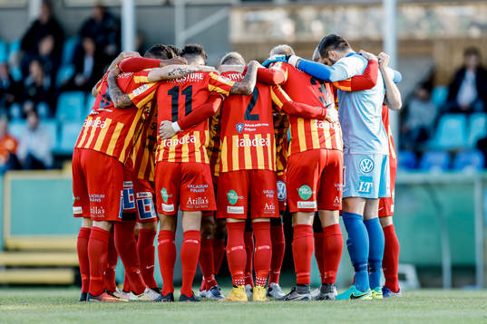 Syrianskas spelare laddar i grupp