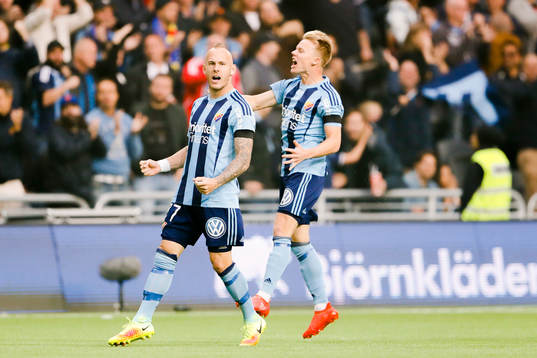 Djurgårdens Magnus Eriksson och Elliot Käck jublar