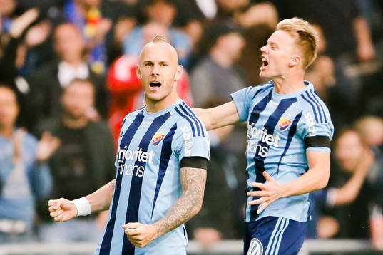 Djurgårdens Magnus Eriksson och Elliot Käck jublar