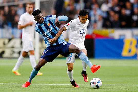 Djurgårdens Michael Olunga och Malmö FFs Yoshimar Yotún