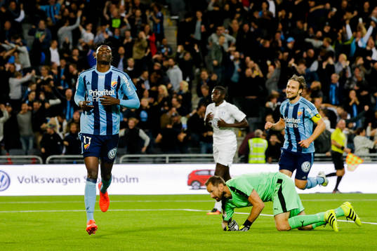 Djurgårdens Michael Olunga och Kevin Walker jublar
