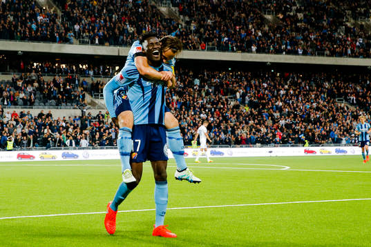 Djurgårdens Michael Olunga och Kevin Walker jublar
