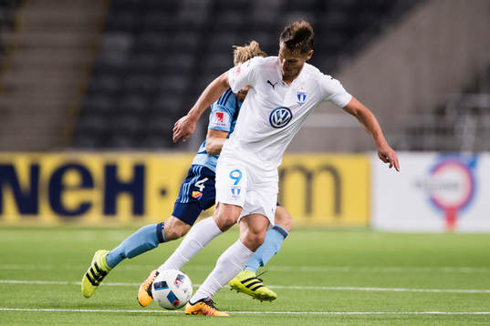 Djurgårdens Jacob Une Larsson och Malmö FFs Markus