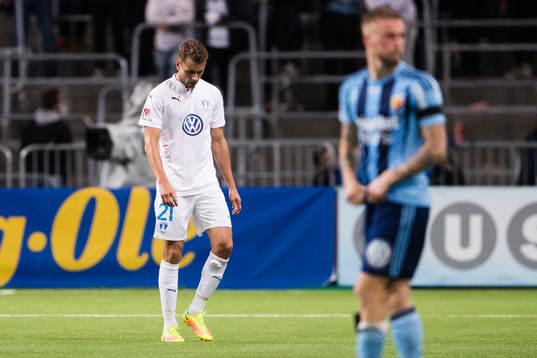 Malmö FFs Kari Arnason deppar