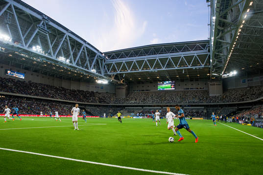 Djurgårdens Othman El Kabir med bollen på Tele2 Arena