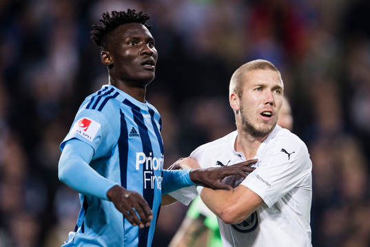 Djurgårdens Michael Olunga och Malmö FFs Anton Tinnerholm