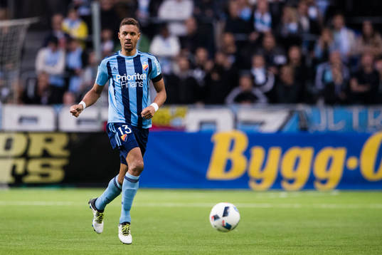 Djurgårdens Mathias Ranegie med bollen
