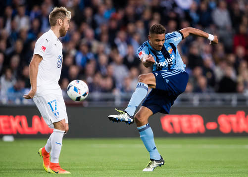 Djurgårdens Mathias Ranegie med ett skott i Malmö FFs