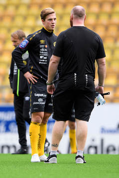 Elfsborgs Simon Olsson samtalar med fystränare Magnus