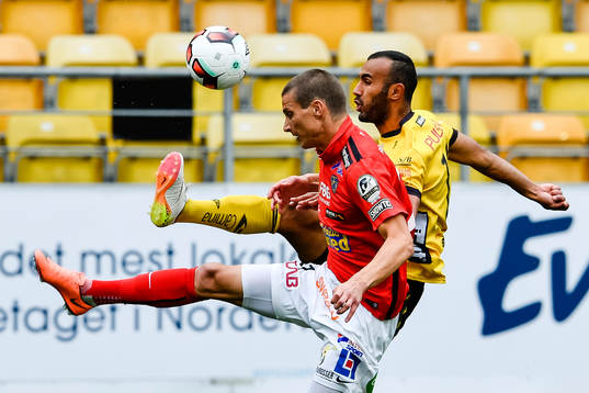 Falkenbergs Thomas Juel-Nielsen och Elfsborgs Issam Jebali
