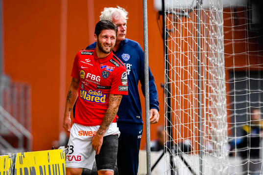 Falkenbergs Tibor Joza lämnar planen