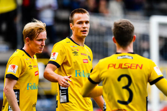 Elfsborgs Viktor Prodell och Simon Lundevall  jublar