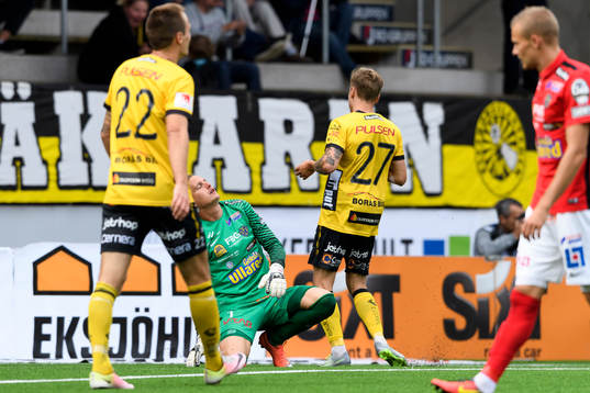 Falkenbergs målvakt Otto Martler deppar