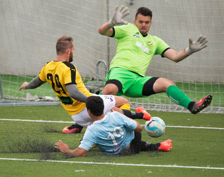IFK Hässleholms Krenar Ejupi i fotbollsmatchen i division