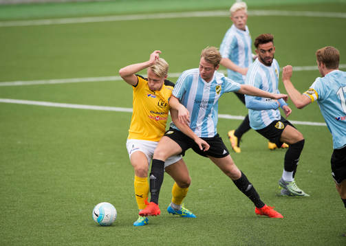 IFK Hässleholms Axel Harletun i fotbollsmatchen i division