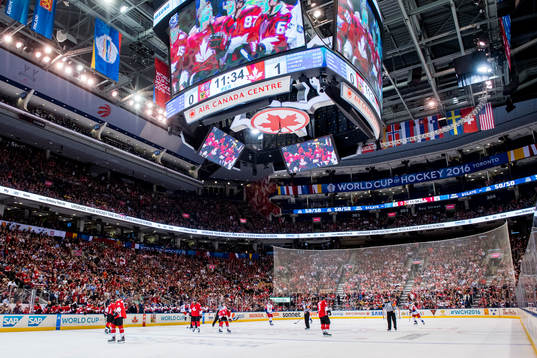 Interiör över Air Canada Center när spel pågår