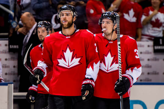 Kanadas John Tavares och Logan Couture
