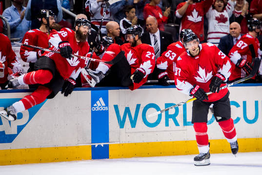 Kanadas Patrice Bergeron och Brent Burns