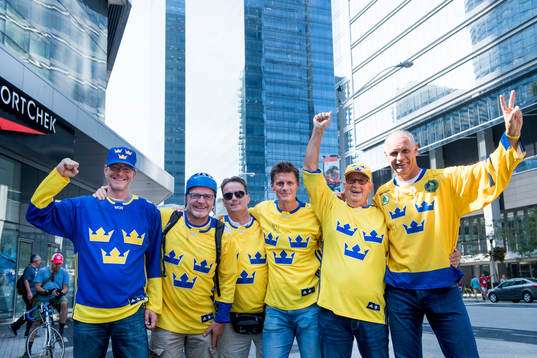 En grupp svenska supportrar