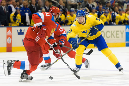 Rysslands Alexei Emelin och Sveriges Filip Forsberg