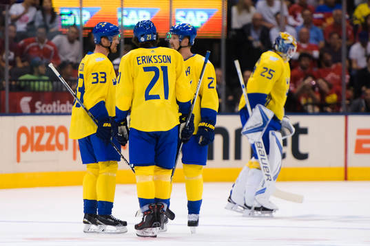 Sveriges Henrik Sedin , Loui Eriksson  och Daniel Sedin i