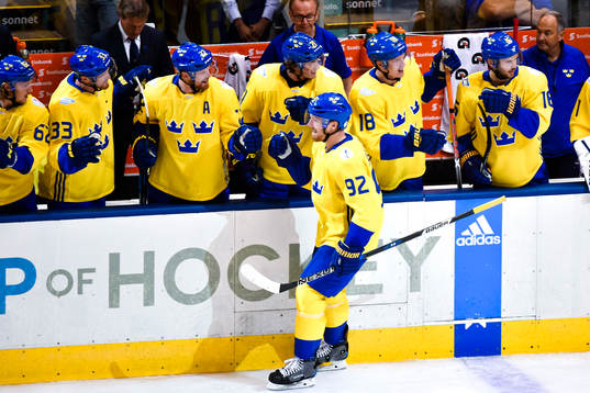 Sveriges Gabriel Landeskog jublar