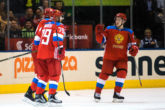 Rysslands Alex Ovechkin , Andrei Markov och Dmitry Orlov