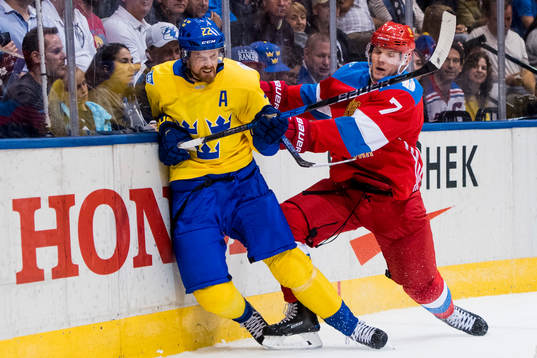 Sveriges Daniel Sedin och Rysslands Dmitry Kulikov