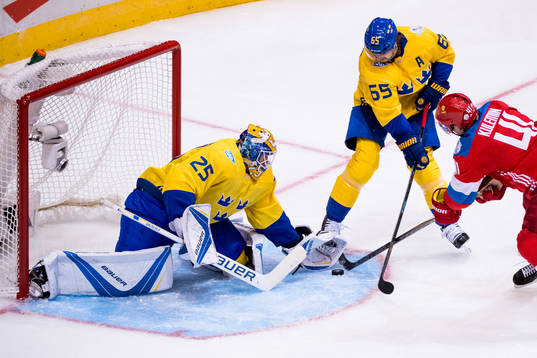 Sveriges målvakt Jacob Markström och Erik Karlsson