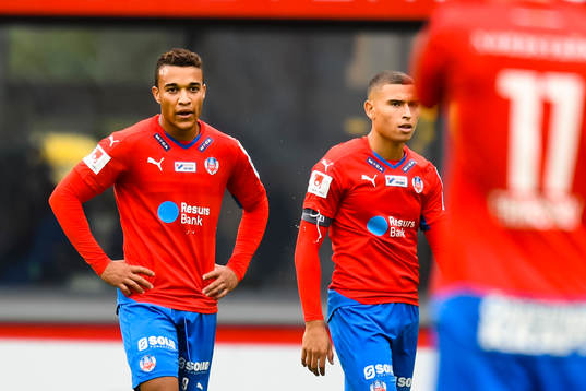Helsingborgs Tyrell Rusike och Jordan Larsson deppar